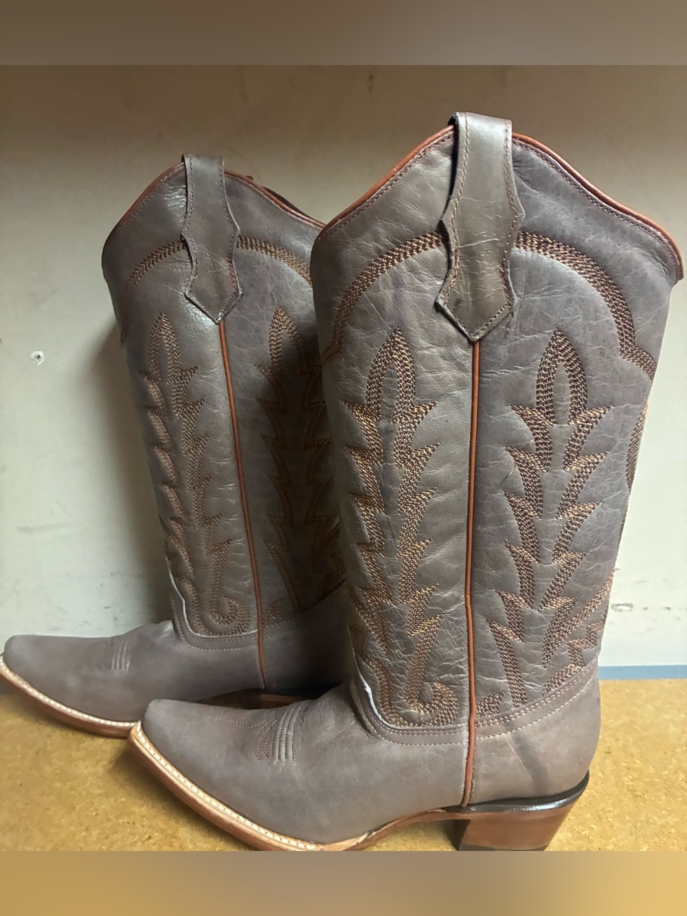 Circle G by Corral L6335 Women’s 7 M Sand Embroidered Snip Toe Cowboy Boots - Picture 2 of 7
